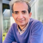 دکتر هومان اکبرزاده دکترای حرفه‌ای دندانپزشکی