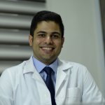 محمد پورمحمودیان جراح استخوان و مفاصل، استاد دانشگاه علوم پزشکی شهید بهشتی٬ رتبه برتر بورد تخصصی ۱۴۰۴