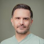 دکتر احسان نائینی متخصص در جراحی دهان و فک و صورت