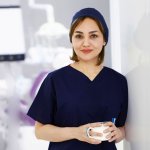 دکتر ساینا صباغ متخصص جراحی لثه و ایمپلنت